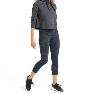 Spanx Camo Leggings Black Gray 1X Seamless Mid Rise Pull On Shaping Crop Workout